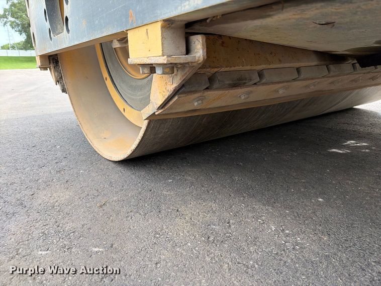 image for item EO8724 Hypac C 778 B double drum vibratory roller