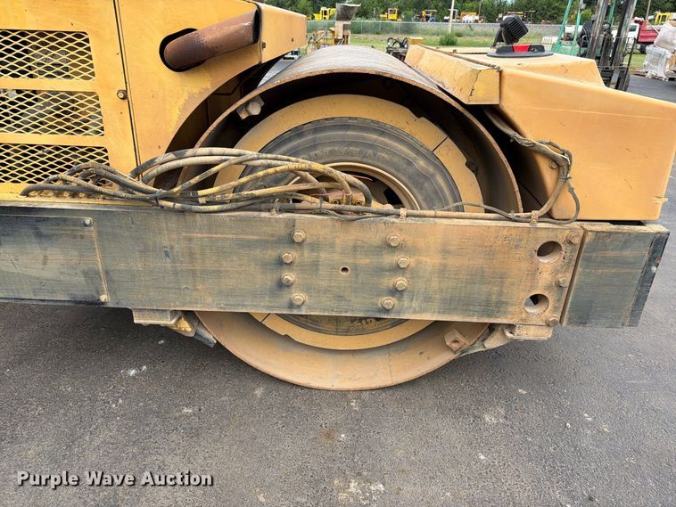image for item EO8725 Hypac C766B double drum vibratory roller