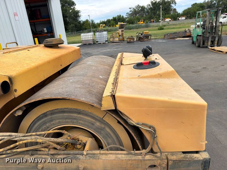 image for item EO8725 Hypac C766B double drum vibratory roller