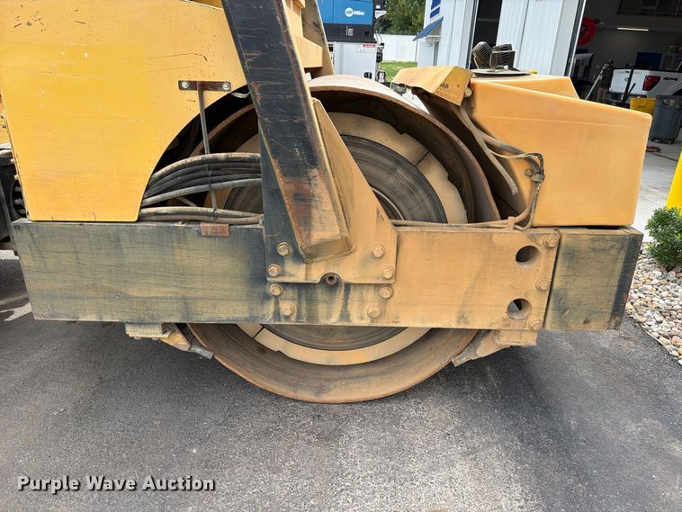 image for item EO8725 Hypac C766B double drum vibratory roller