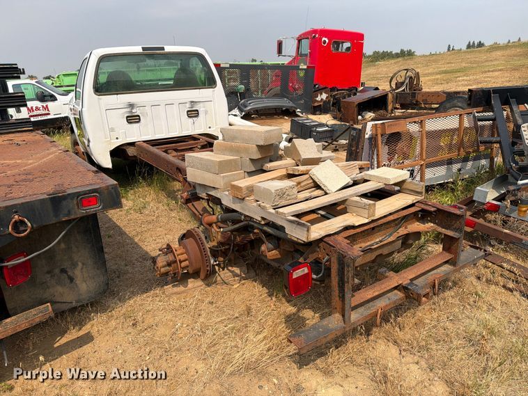 image for item ER1963 2003 Ford F450 Super Duty truck cab and chassis