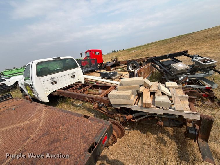 image for item ER1963 2003 Ford F450 Super Duty truck cab and chassis