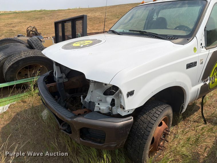 image for item ER1963 2003 Ford F450 Super Duty truck cab and chassis