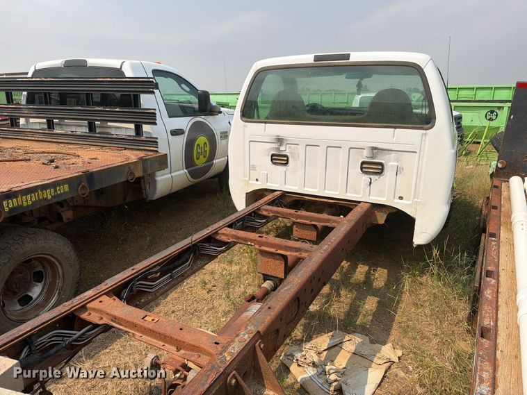 image for item ER1963 2003 Ford F450 Super Duty truck cab and chassis