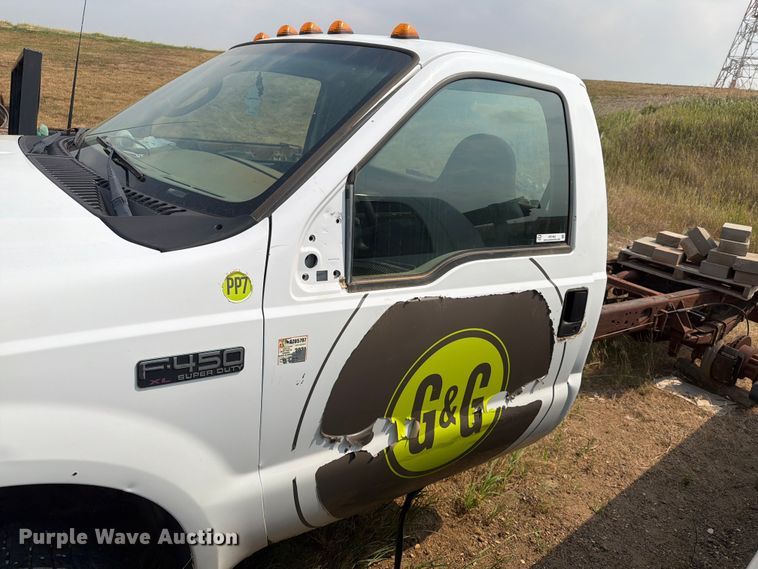 image for item ER1963 2003 Ford F450 Super Duty truck cab and chassis
