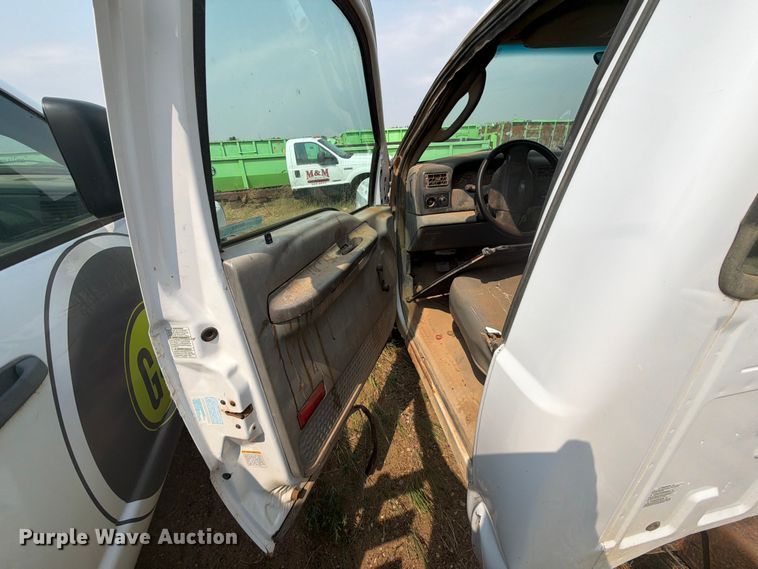 image for item ER1963 2003 Ford F450 Super Duty truck cab and chassis