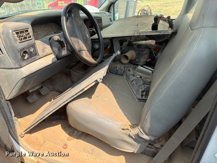 image for item ER1963 2003 Ford F450 Super Duty truck cab and chassis