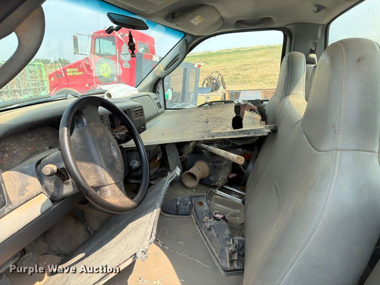 image for item ER1963 2003 Ford F450 Super Duty truck cab and chassis
