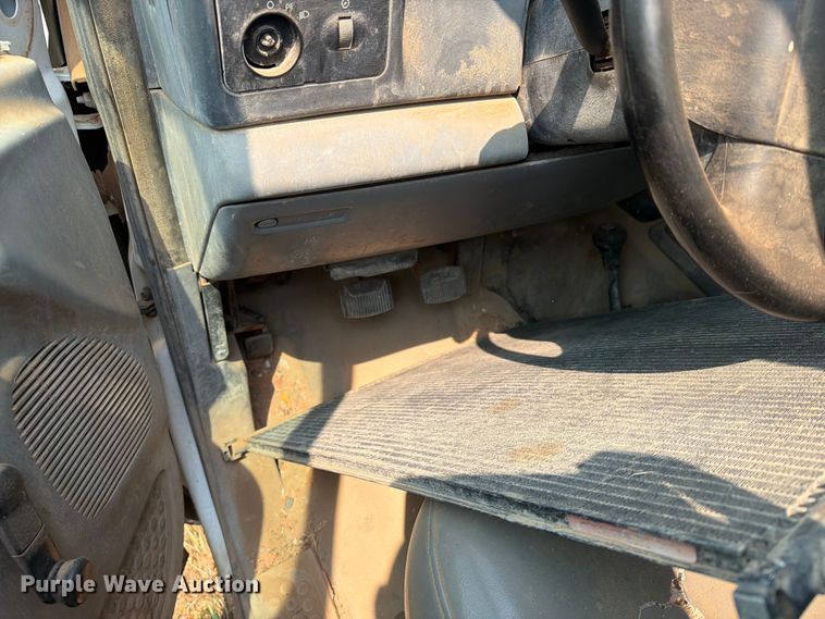 image for item ER1963 2003 Ford F450 Super Duty truck cab and chassis