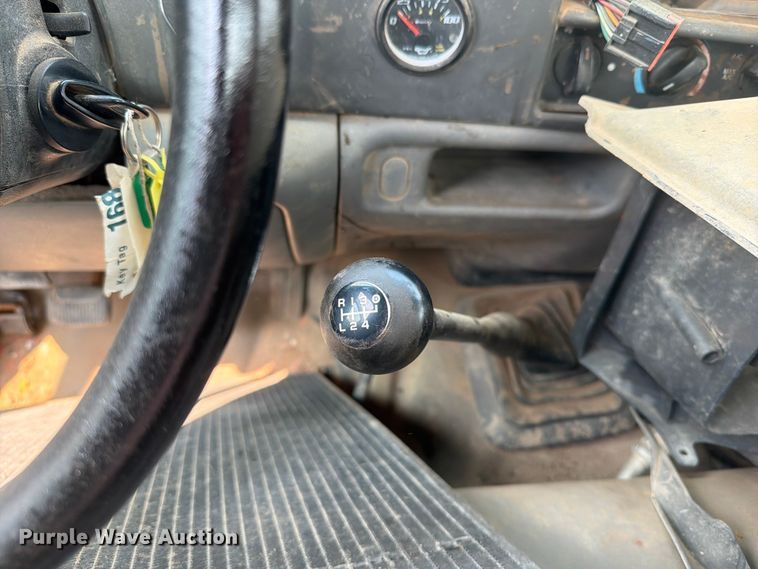 image for item ER1963 2003 Ford F450 Super Duty truck cab and chassis