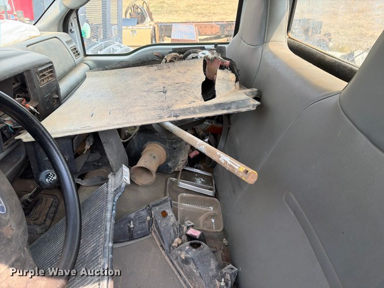 image for item ER1963 2003 Ford F450 Super Duty truck cab and chassis