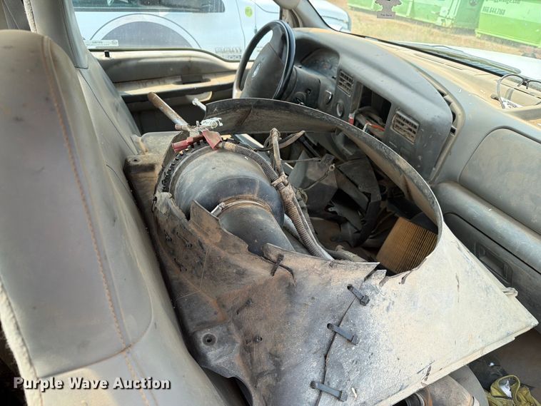 image for item ER1963 2003 Ford F450 Super Duty truck cab and chassis