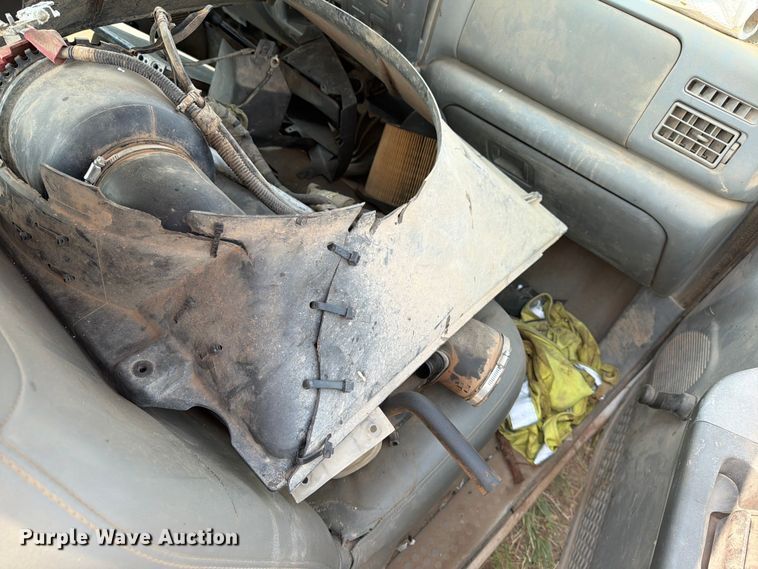 image for item ER1963 2003 Ford F450 Super Duty truck cab and chassis