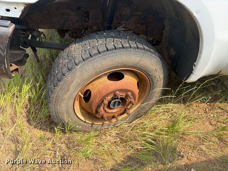 image for item ER1963 2003 Ford F450 Super Duty truck cab and chassis
