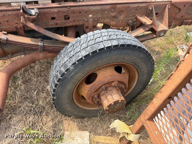 image for item ER1963 2003 Ford F450 Super Duty truck cab and chassis