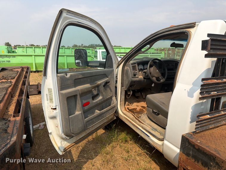 image for item ER1964 2009 Dodge Ram 3500 flatbed pickup truck