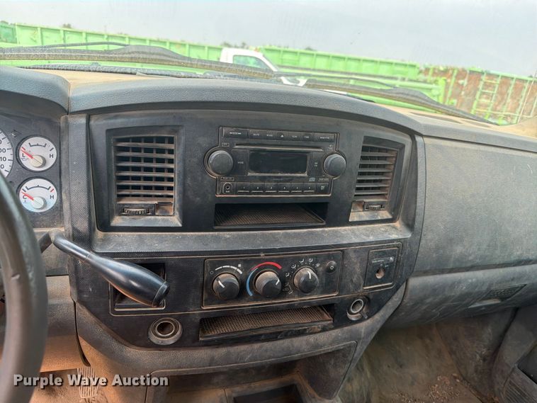 image for item ER1964 2009 Dodge Ram 3500 flatbed pickup truck