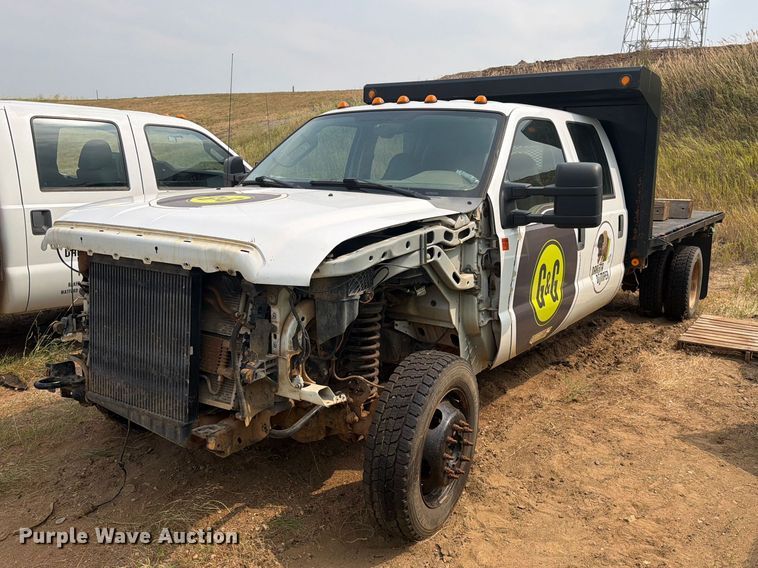 2009 Ford F-550 Crew Cab flatbed truck