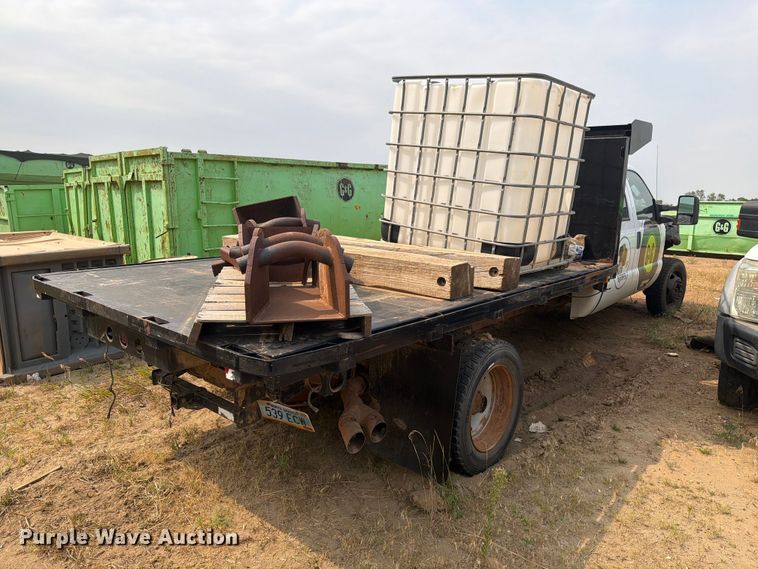 image for item ER1965 2009 Ford F-550 Crew Cab flatbed truck