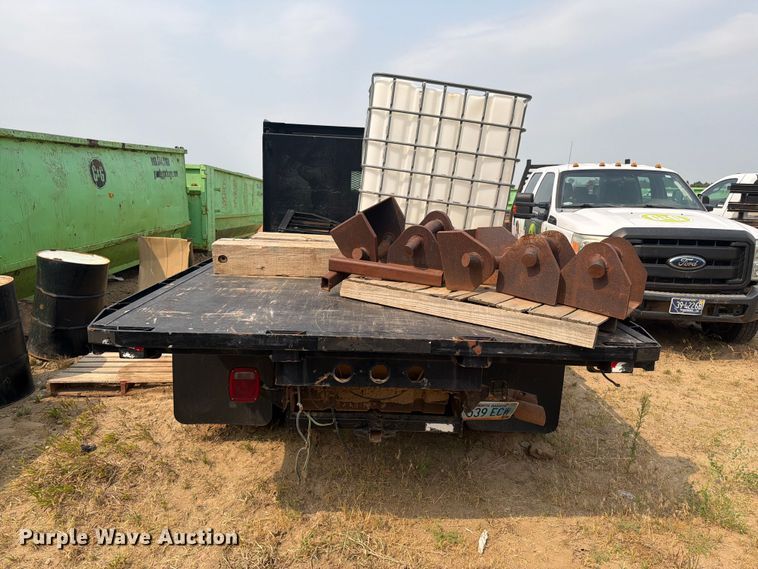 image for item ER1965 2009 Ford F-550 Crew Cab flatbed truck