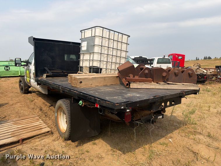 image for item ER1965 2009 Ford F-550 Crew Cab flatbed truck