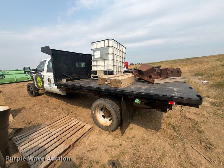 image for item ER1965 2009 Ford F-550 Crew Cab flatbed truck