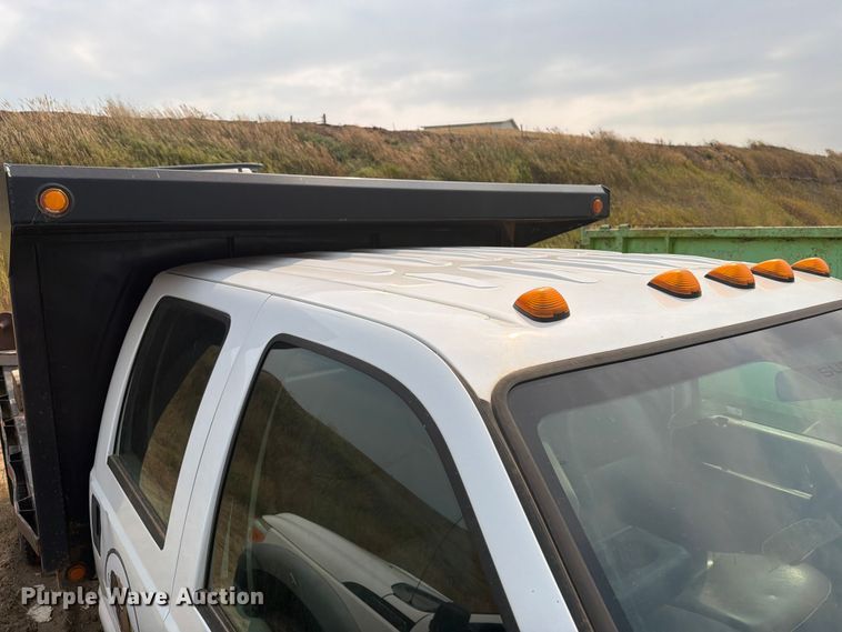 image for item ER1965 2009 Ford F-550 Crew Cab flatbed truck