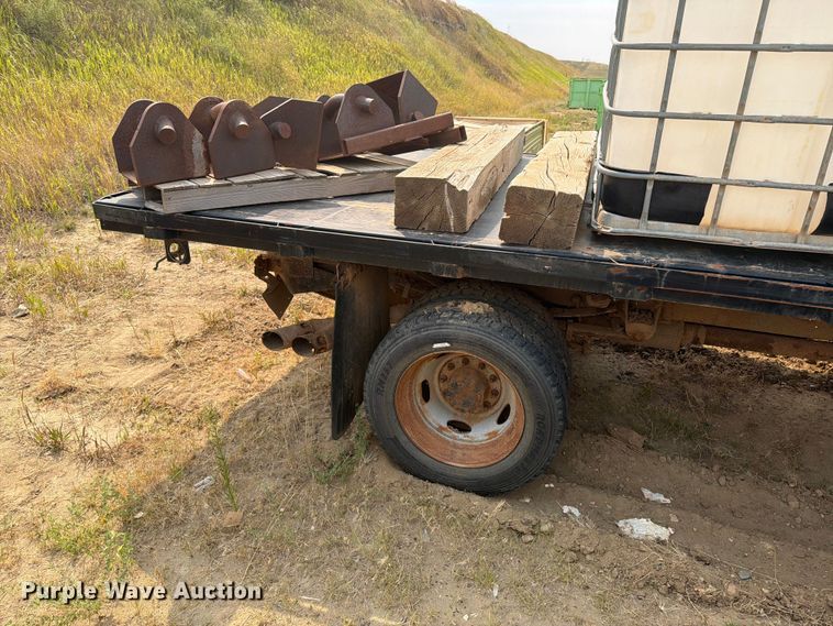 image for item ER1965 2009 Ford F-550 Crew Cab flatbed truck