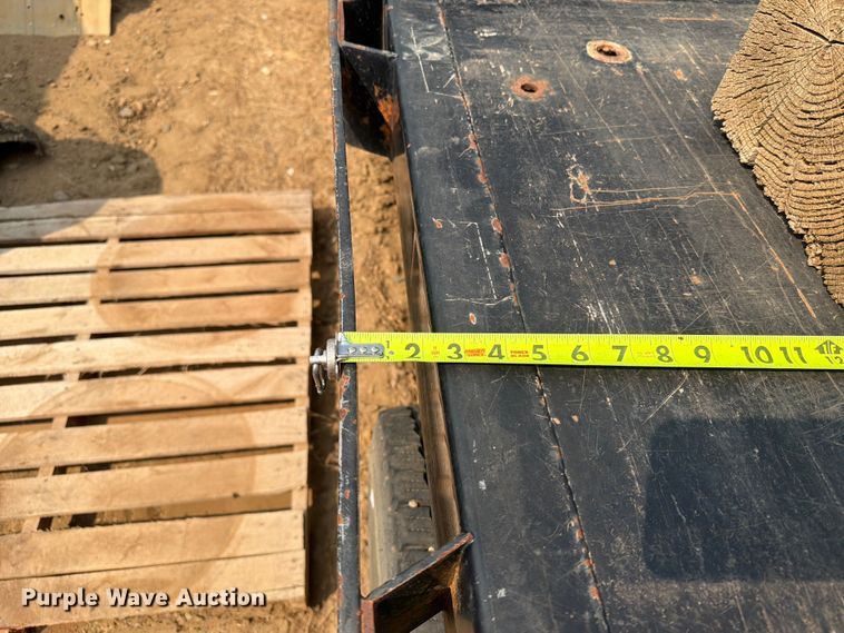 image for item ER1965 2009 Ford F-550 Crew Cab flatbed truck