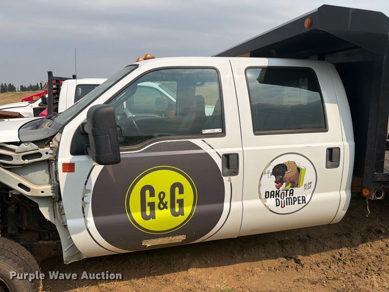 image for item ER1965 2009 Ford F-550 Crew Cab flatbed truck