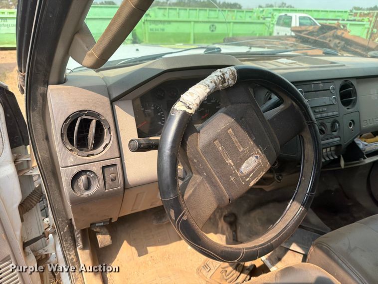 image for item ER1965 2009 Ford F-550 Crew Cab flatbed truck