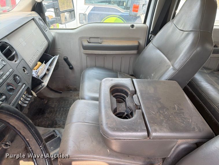 image for item ER1965 2009 Ford F-550 Crew Cab flatbed truck