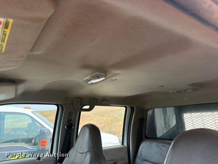 image for item ER1965 2009 Ford F-550 Crew Cab flatbed truck