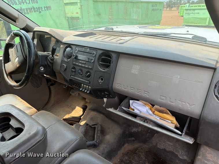 image for item ER1965 2009 Ford F-550 Crew Cab flatbed truck