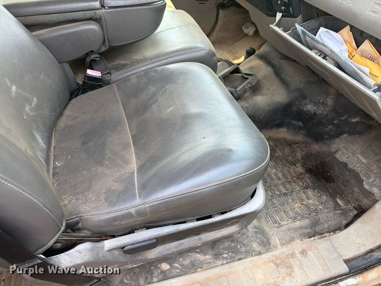 image for item ER1965 2009 Ford F-550 Crew Cab flatbed truck