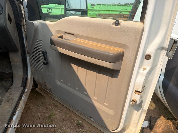 image for item ER1965 2009 Ford F-550 Crew Cab flatbed truck