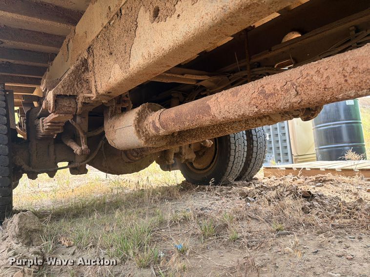 image for item ER1965 2009 Ford F-550 Crew Cab flatbed truck