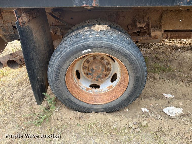image for item ER1965 2009 Ford F-550 Crew Cab flatbed truck