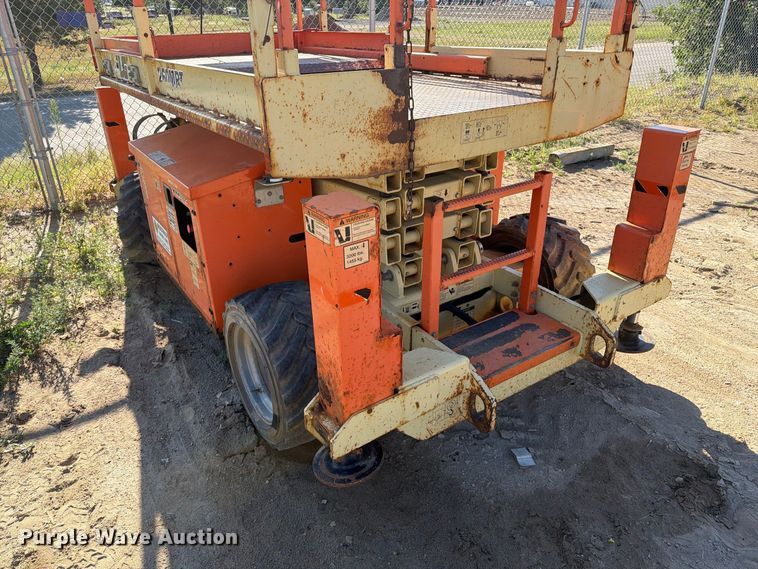 image for item ER1969 2012 JLG 260MRT scissor lift