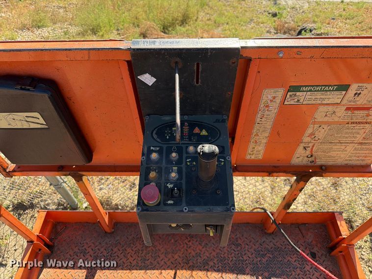 image for item ER1969 2012 JLG 260MRT scissor lift