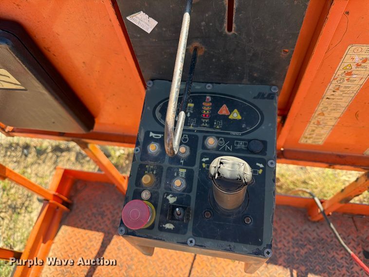 image for item ER1969 2012 JLG 260MRT scissor lift