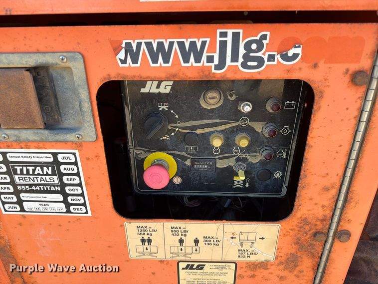 image for item ER1969 2012 JLG 260MRT scissor lift