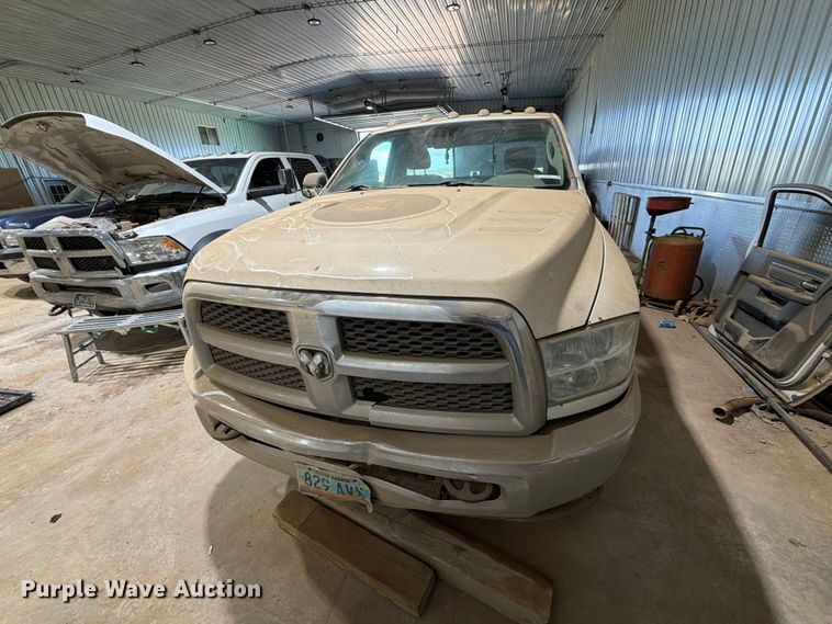 image for item ER1976 2014 RAM 3500 pickup truck