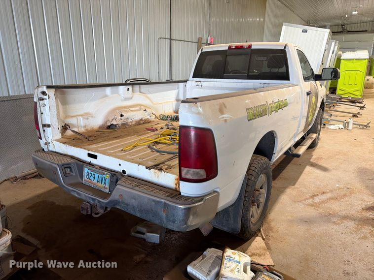 image for item ER1976 2014 RAM 3500 pickup truck