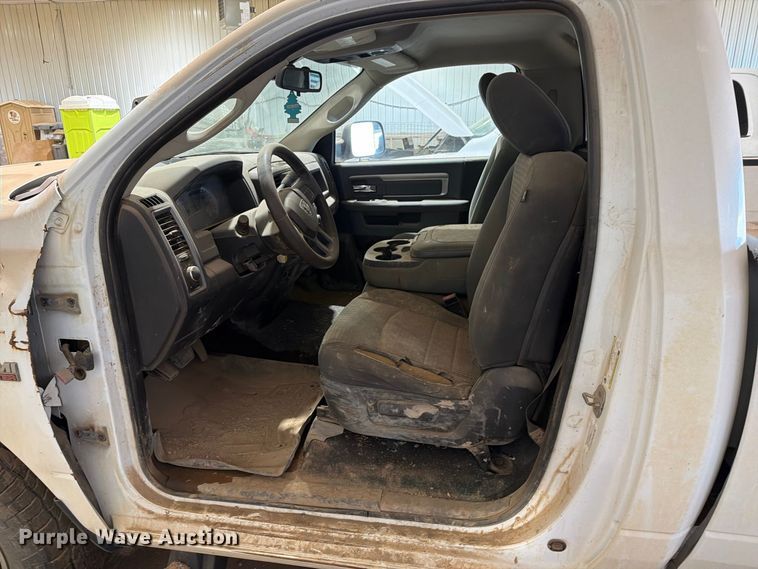 image for item ER1976 2014 RAM 3500 pickup truck