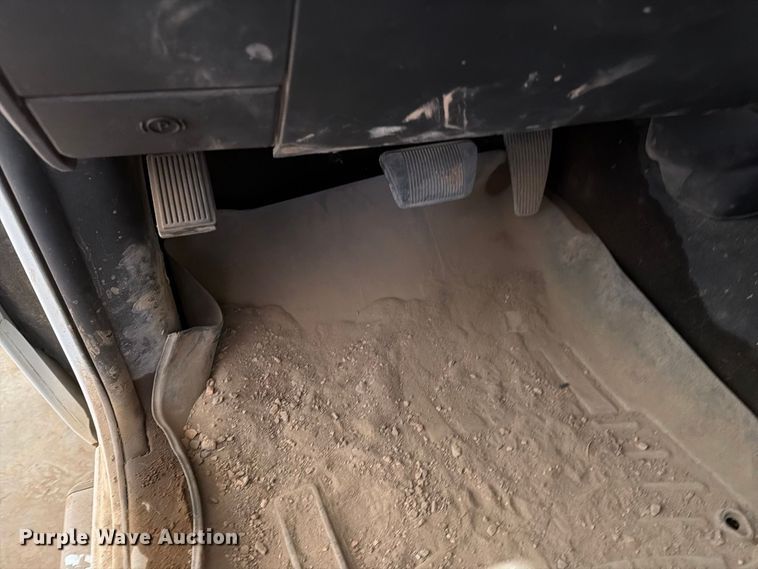 image for item ER1976 2014 RAM 3500 pickup truck