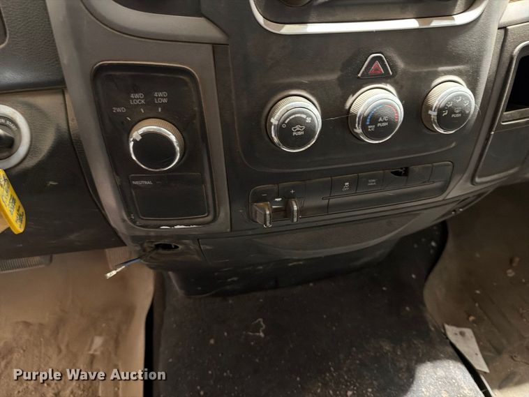 image for item ER1976 2014 RAM 3500 pickup truck