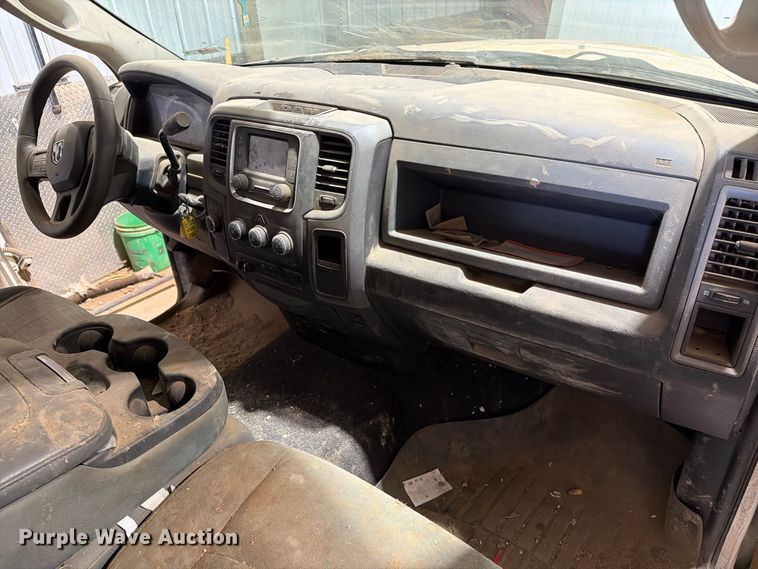 image for item ER1976 2014 RAM 3500 pickup truck