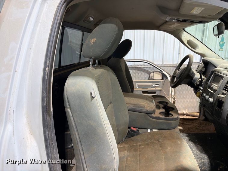 image for item ER1976 2014 RAM 3500 pickup truck