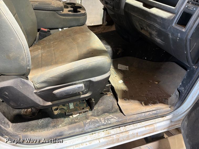 image for item ER1976 2014 RAM 3500 pickup truck